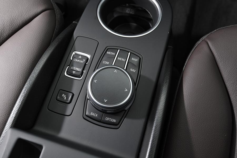 Детали интерьера BMW i3 (I01) 2017 года  (UK) (фото 12 из 12)